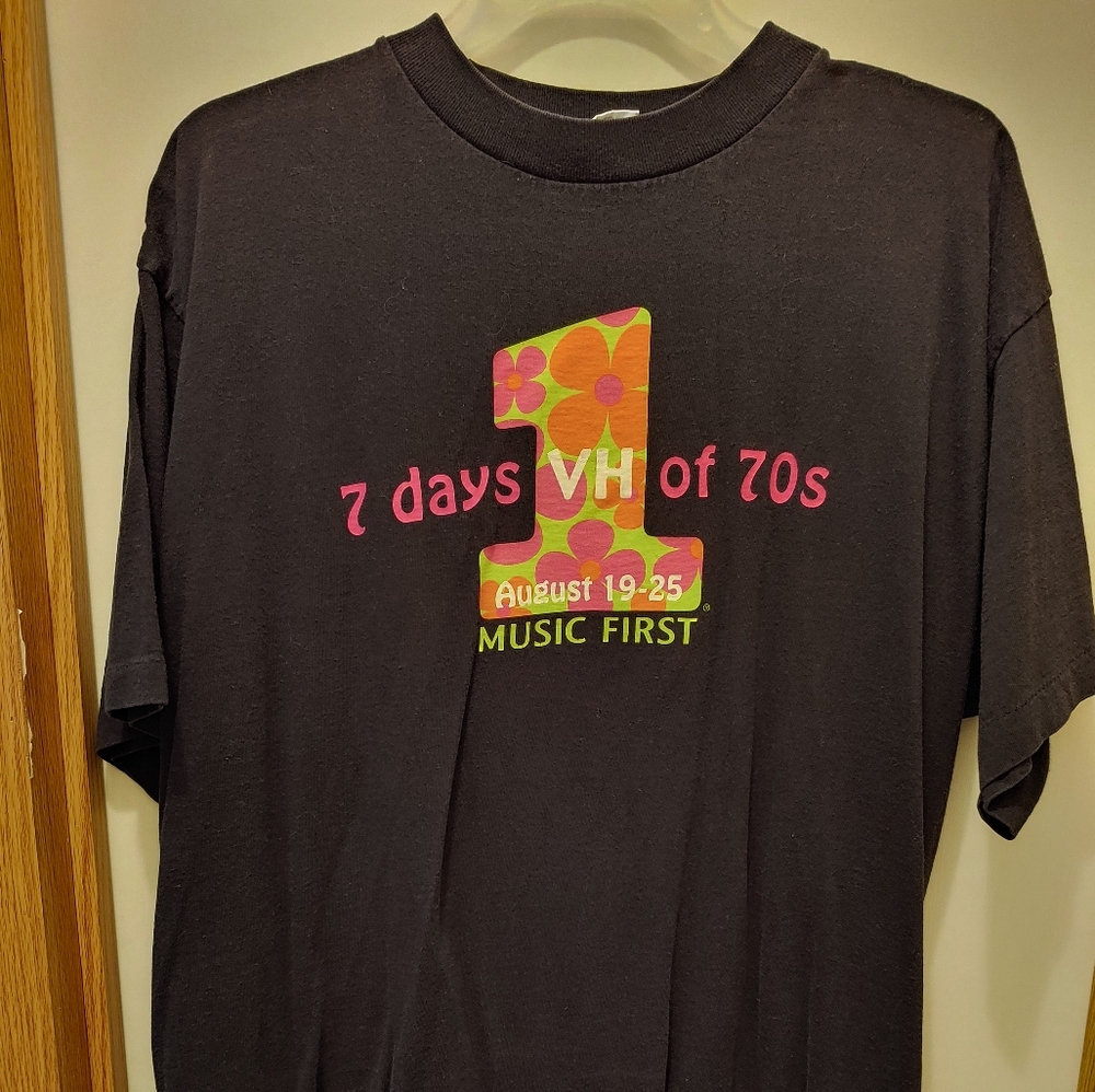 Woman's t shirt 7 days of the 70's VH1 t shirt